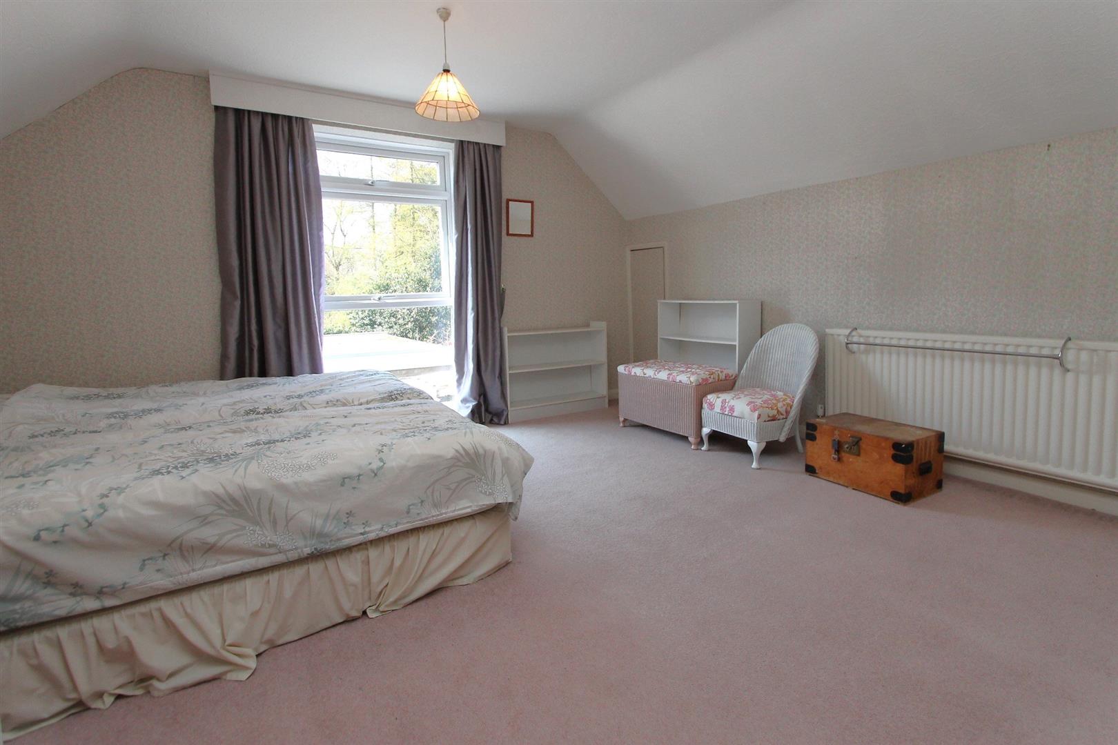 4 bed property in Alderlea Close (Off Love Lane), Stourbridge